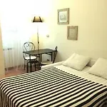Ave Bed & Breakfast
