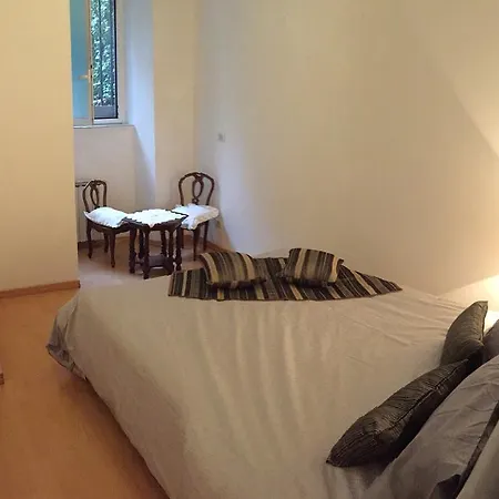 Couette-café Ave 5*